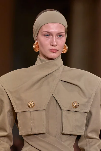 Look 8